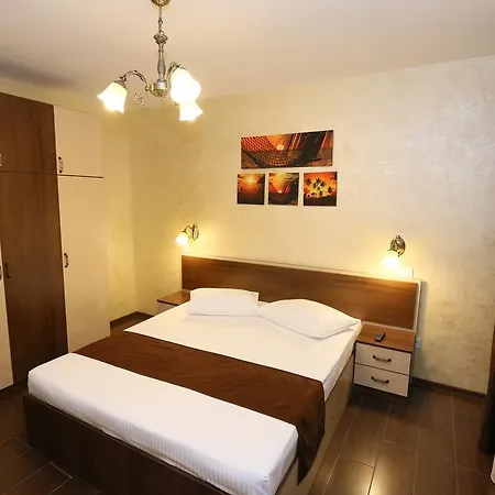 Erika - By The 公寓